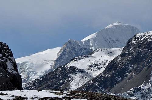 Thulo and Sano Larkye peak