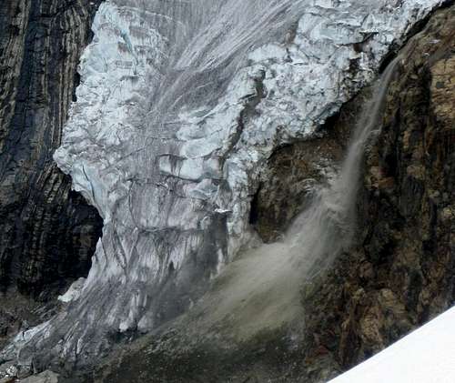 An avalanche on the east of Nevado San Juan