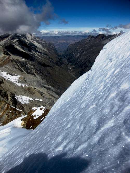 Looking down the SW ridge from the south side of Jatunmontepuncu