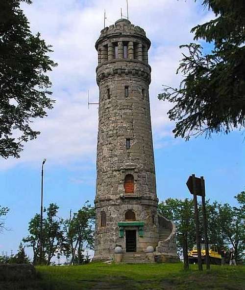 The tower in the state it was in 2005, before being restored
