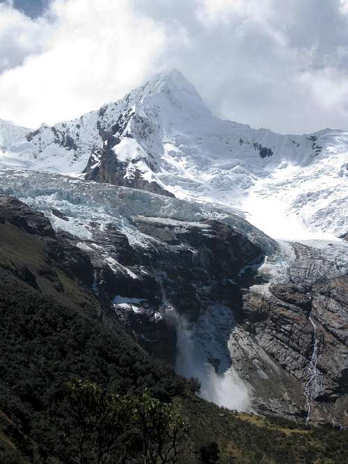 An avalanche at the end of Quebrada Quilcayhuanca