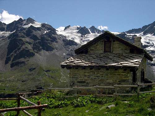 Gran Paradiso National Park rangers' Herbetet hut (2447m)