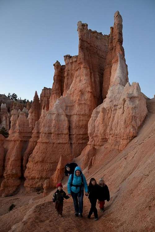 Bukasov's family hiking Queen Victoria trail in Bryce Canyon, November 2011
