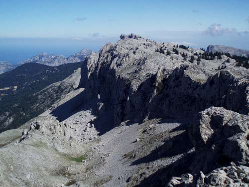 The ridgeline that connects Portaris with the 2nd highest peak