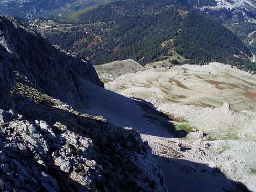 View from the 1418m. peak.The last part of the ascent can be seen in the foreground