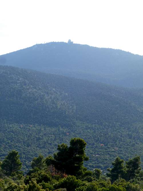 Karavola peak as it rises above Loimiko valley