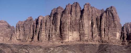 Panorama of the southeast face of jebel Qattar