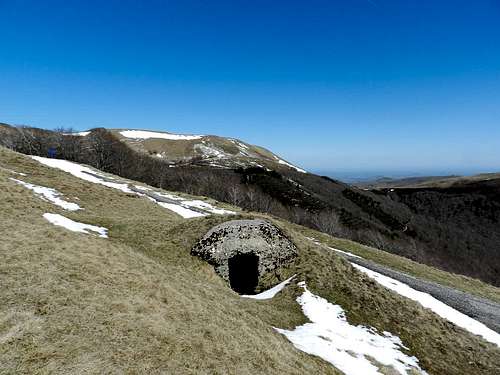Altobizkar (1506 m) and bunker
