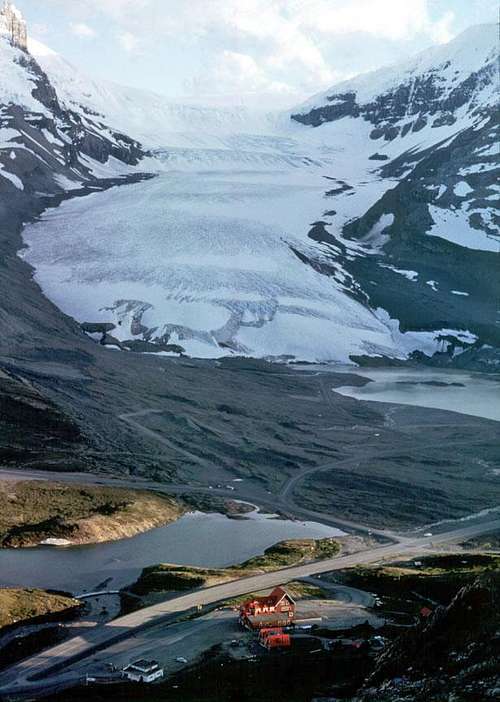 Athabaska Glacier & Lodge 01