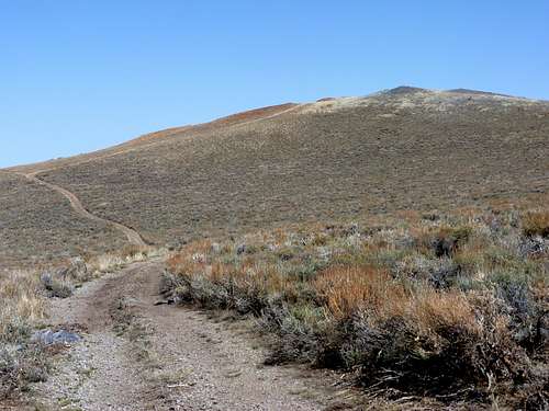 The road up to the lower summit on the Bald Mountain Plateau