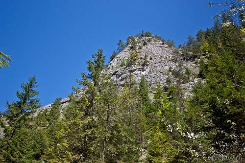 Rocky cliffs above Homole gorge