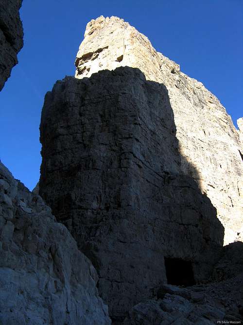 Forcella della Grande with the war's huge cave, Tre Cime di Lavaredo