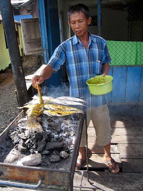 Ikan bilis: Delicious dried roasted fish cooked on demand