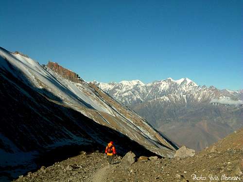 Annapurna trail - Starting the descent from Thorung Là