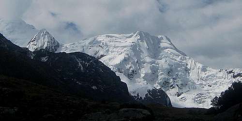 Nevado Rurec (5700m) south face