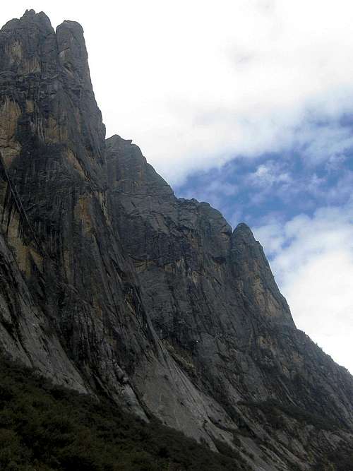 A closer view of the steep walls of Quebrada Rurec