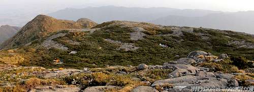 Plateau just below Pedra da Mina summit