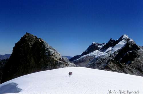 On the way to Nevado Toqqlaraju upper camp