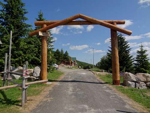 Gate at the Okraj pass