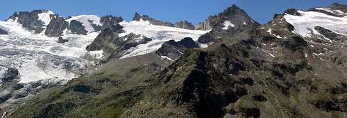 The central chain of Gran Paradiso group <br>viewed from Pian Tournetta  <i>2450m</i>