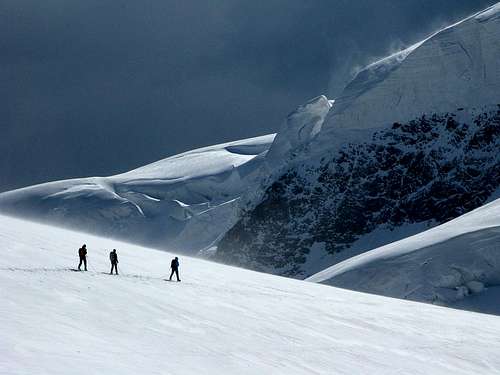 Climbers on Cresta Guzza pass