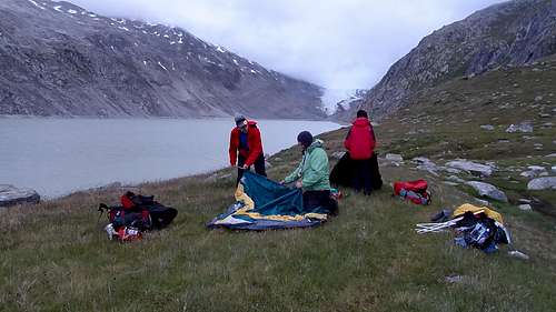 Pitching the tents on the shore of Oberaarsee