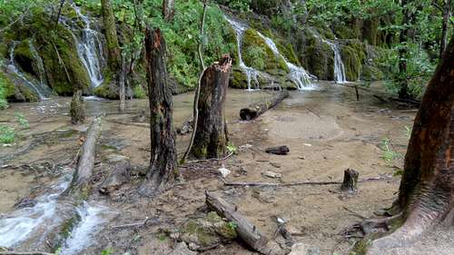 Waterfall falling in Galovac lake