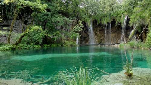 Teh famous waterfall serie under Gradinsko lake
