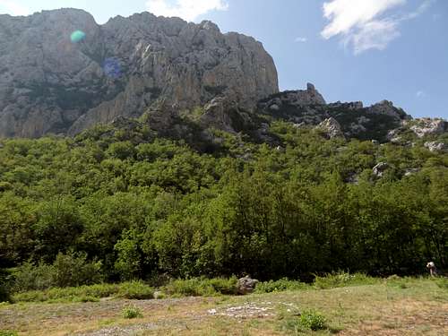 The tallest Paklenica cliffs appear in all their splendour during the descent