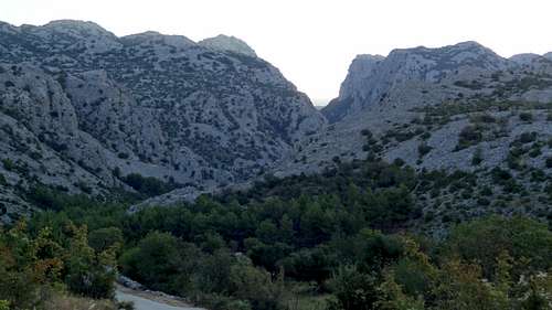 Mala Paklenica's mouth from the trailhead