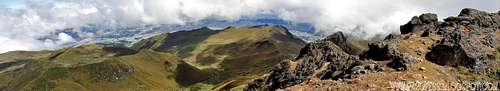 Summit panorama view of Rucu Pichincha