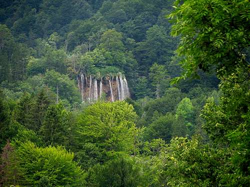 Waterfall seeing for Kozjak Lake