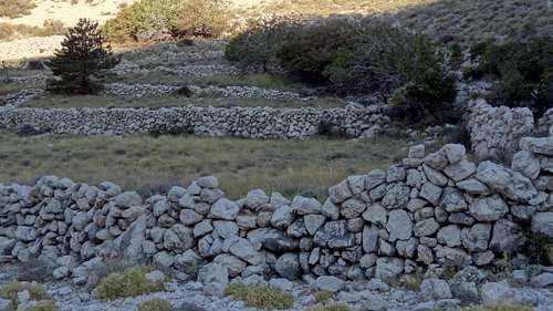 Stone walls in Treskavo čelo