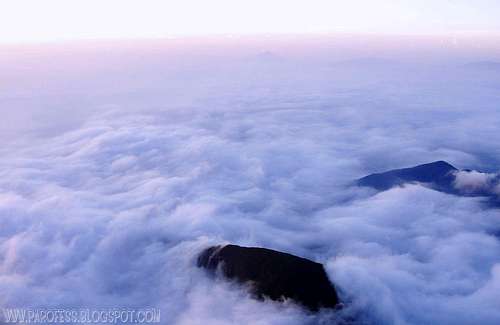 Sea of clouds from Parana Peak summit