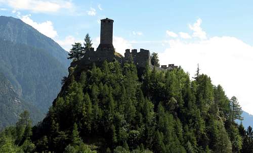 One-week trip around Castles Churches & Shrines of the Aosta Valley / A