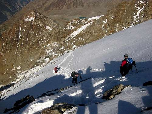 Climbers on the Lagginhorn west ridge