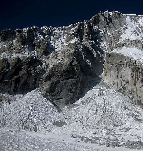 Two dangerous couloirs on the north face of Ranrapalca