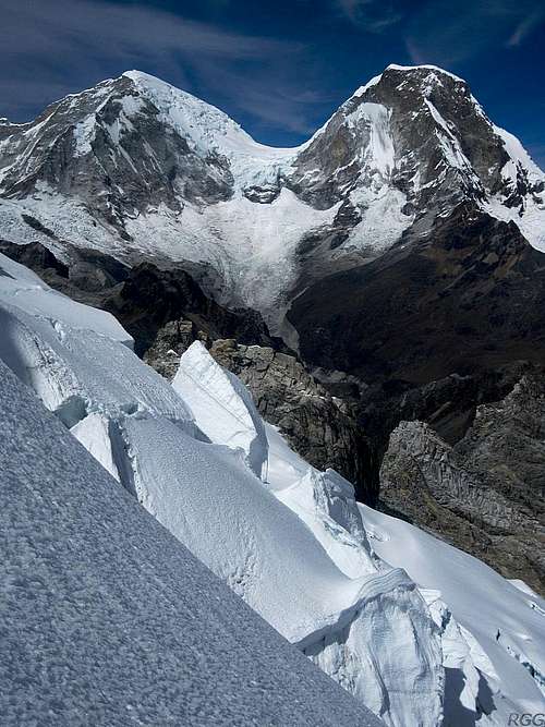 Huascarán Sur and Norte from the slopes of Yanapaccha