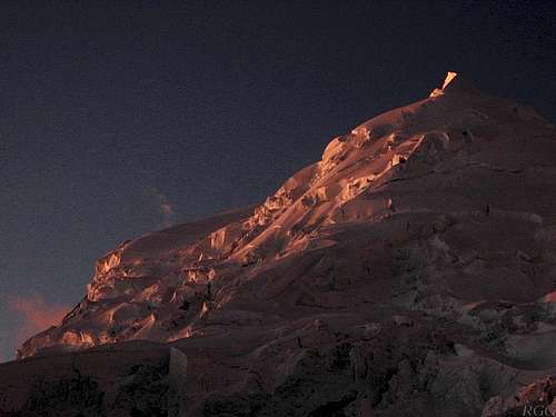 Alpenglow on the slopes of Huascarán Norte