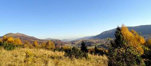View from the yellow trail on Mount Połonina Wetlinska 