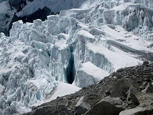 A closer look at the impassable icefall near Chopicalqui moraine camp