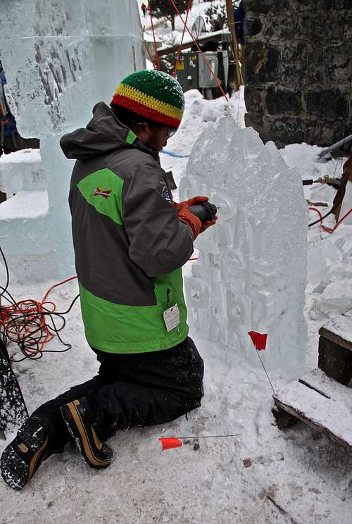 Ice sculptor