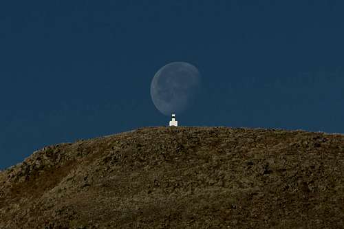 Moonset on Pico dos Estelos