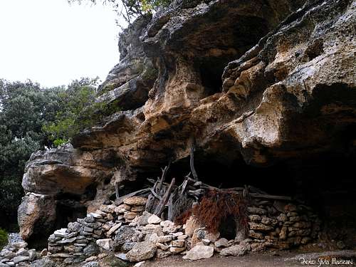 Ancient shepherds' cave along the trail to Goloritzè