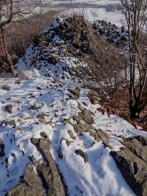 Summit basalts of Ostrzyca