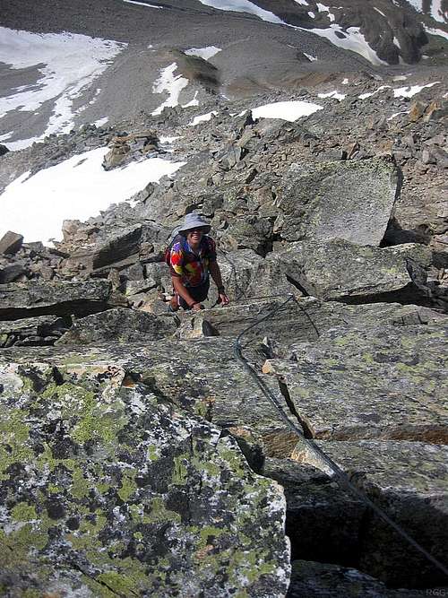 A steel cable protects a short steep bit on the Hohe Geige west ridge