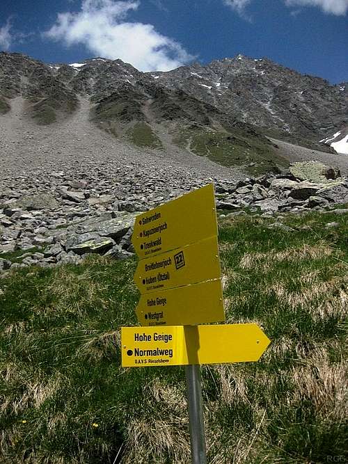 Route sign to the Hohe Geige normal route