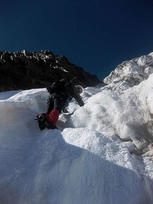 Hans Wim climbing the icefall, N of the Mutmalspitze