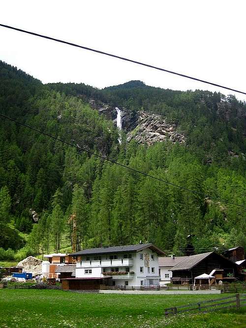 The village of Lehn in front of the Lehner Wasserfall