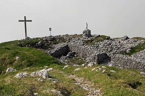 The summit cross on Monte Tersadia